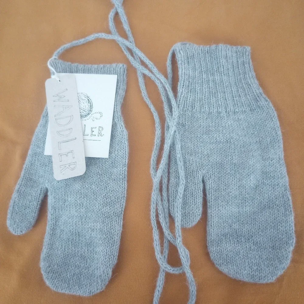 Waddler-Mittens with strings -Large (5-10 years old)-New